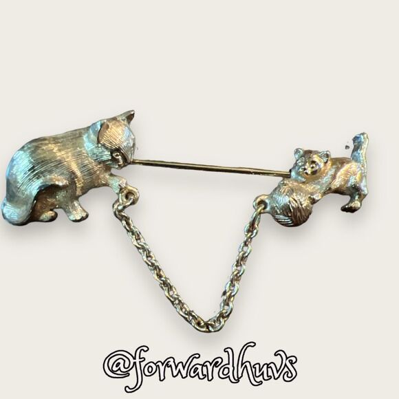Vintage Avon Gold Tone Kitten and Yarn Stick Pin / Hat Pin - Picture 5 of 10